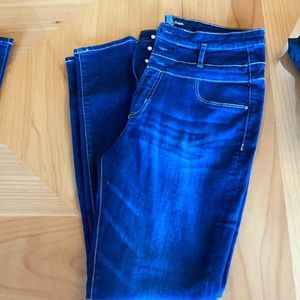 These are a dark wash high waisted refuge jeans